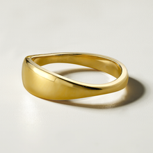 Load image into Gallery viewer, Elegant ring in 18K yellow gold, with a fluid, sculpted design, offering a rich glossy finish and organic essence, providing both comfort and style.
