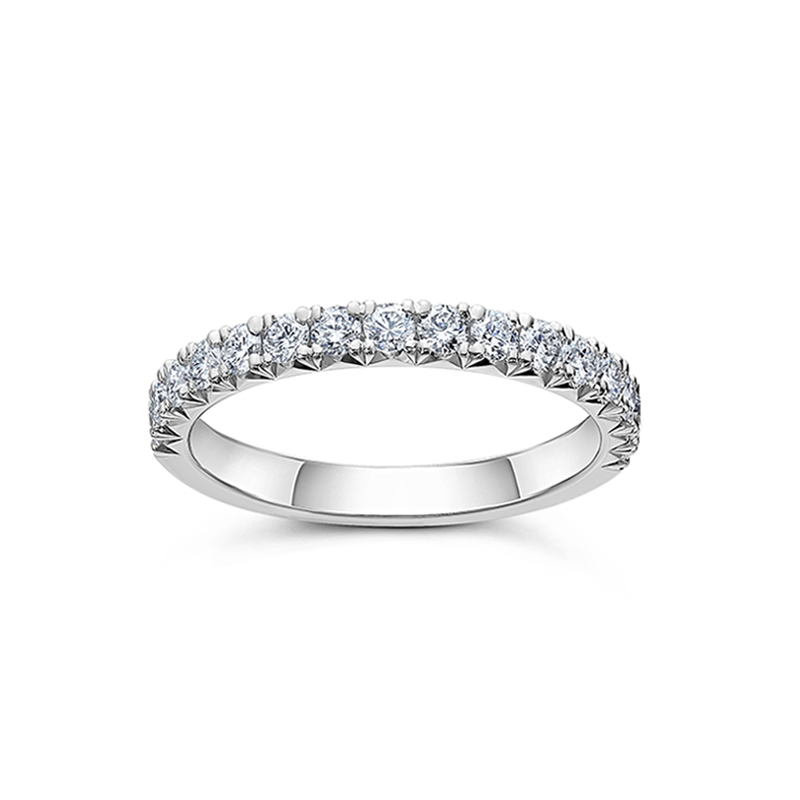 Elegant ring in 18K white gold, weighing approximately 2.5gr, featuring 18 round brilliant diamonds totaling an estimated 0.45tcw, set across the top with a geometric design and icicle cuts on the sides, offering a traditional theme with a modern twist