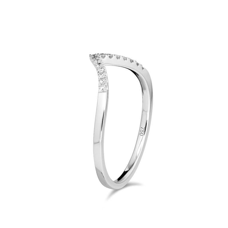 Retro-inspired 18K white gold chevron-shaped band, handcrafted in Montreal by Ex Aurum, featuring approximately 0.10tcw with 15 round brilliant diamonds in a pavé setting.