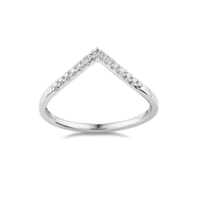 Charger l&#39;image dans la galerie, Retro-inspired 18K white gold chevron-shaped band, handcrafted in Montreal by Ex Aurum, featuring approximately 0.10tcw with 15 round brilliant diamonds in a pavé setting.
