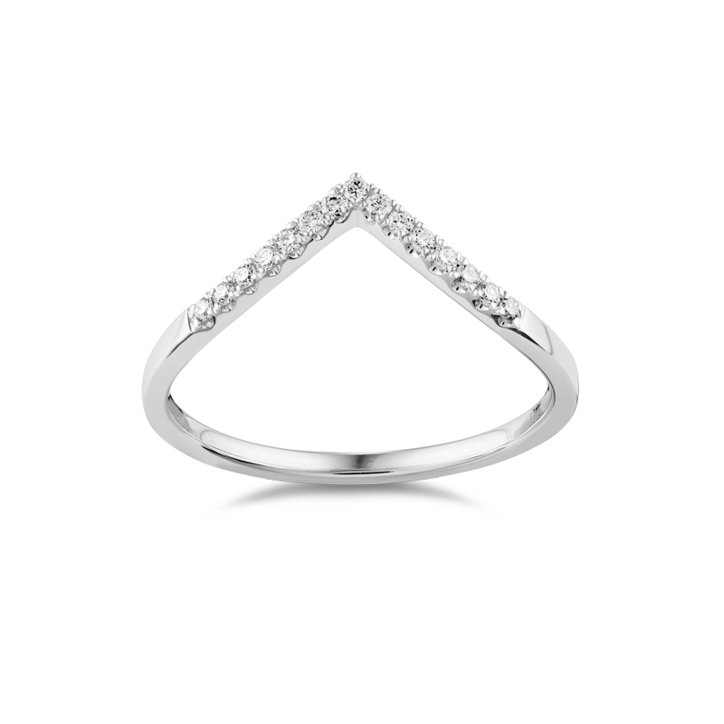 Retro-inspired 18K white gold chevron-shaped band, handcrafted in Montreal by Ex Aurum, featuring approximately 0.10tcw with 15 round brilliant diamonds in a pavé setting.