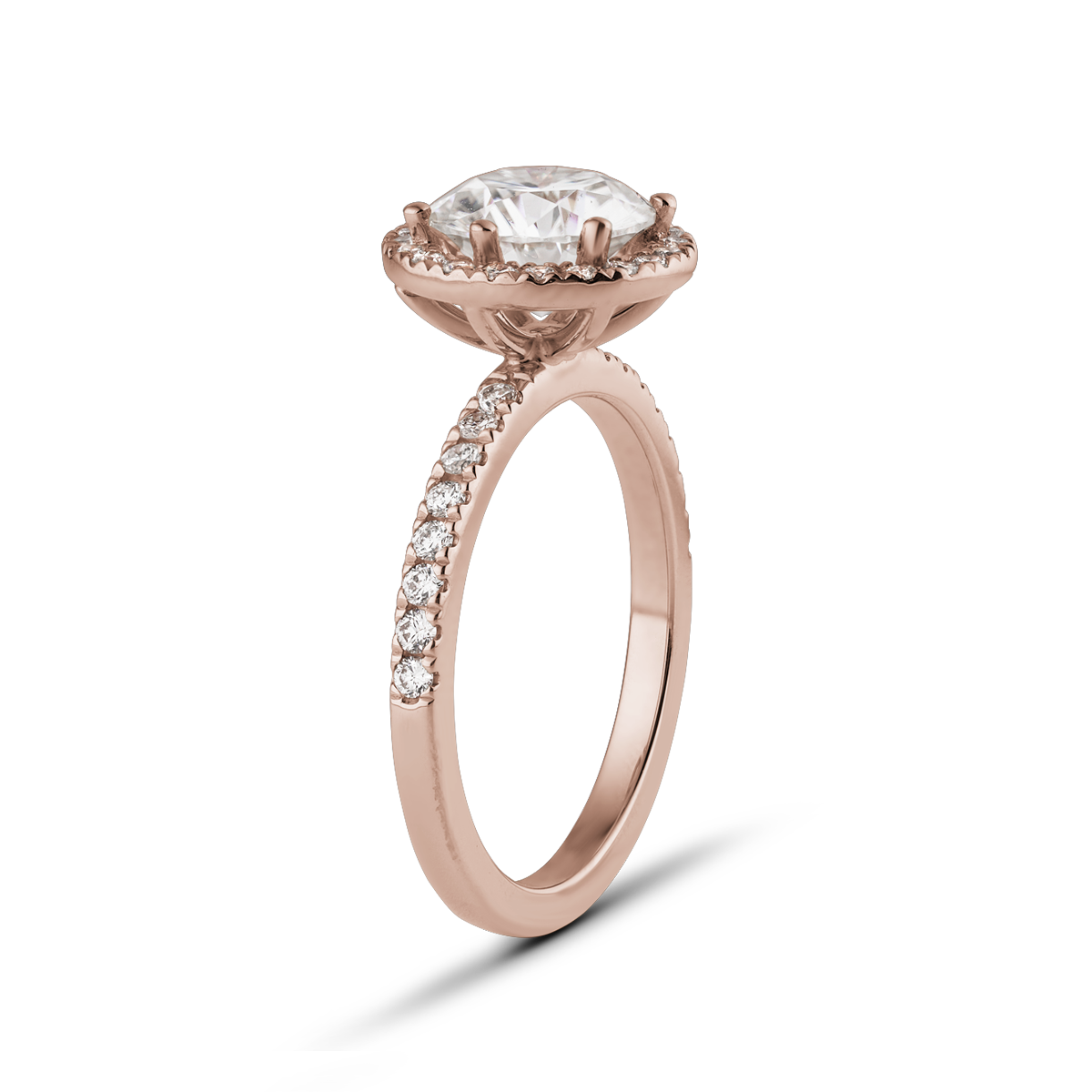 Luxurious engagement ring in 18K rose gold, weighing approximately 3.80gr, featuring a 1.5ct Moissanite center surrounded by a halo and 0.40tcw of 36 shimmering diamonds.