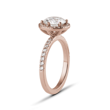 Charger l&#39;image dans la galerie, Luxurious engagement ring in 18K rose gold, weighing approximately 3.80gr, featuring a 1.5ct Moissanite center surrounded by a halo and 0.40tcw of 36 shimmering diamonds.
