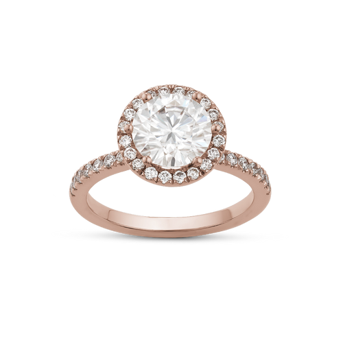 Luxurious engagement ring in 18K rose gold, weighing approximately 3.80gr, featuring a 1.5ct Moissanite center surrounded by a halo and 0.40tcw of 36 shimmering diamonds.
