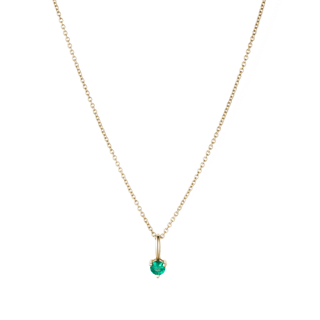 Elegant 18K yellow gold necklace featuring a 0.50ct round emerald, chosen for its vivid green color and natural brilliance, gracefully suspended from a delicate chain.