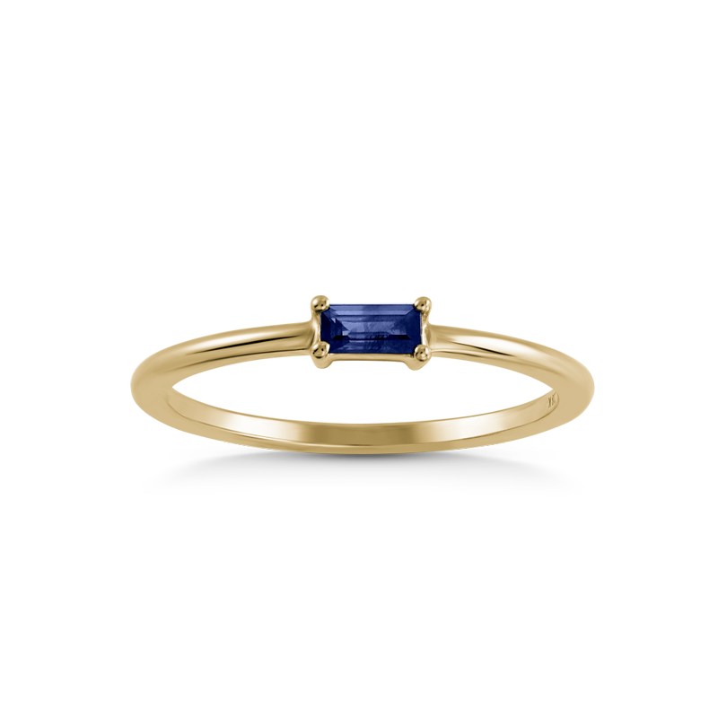 Elegant ring in 18K yellow gold, featuring a 0.15ct emerald-cut sapphire in a prong setting, set on a low and lean band.