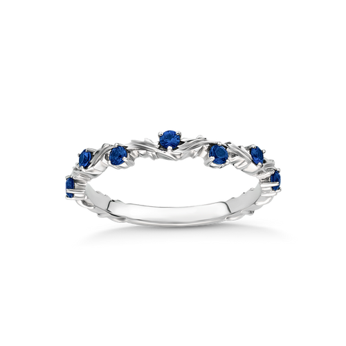 Elegant band in 18K white gold, featuring a meandering design with 0.17ctw of sapphires in fine prong settings, offering a natural and colorful aesthetic that complements other rings.