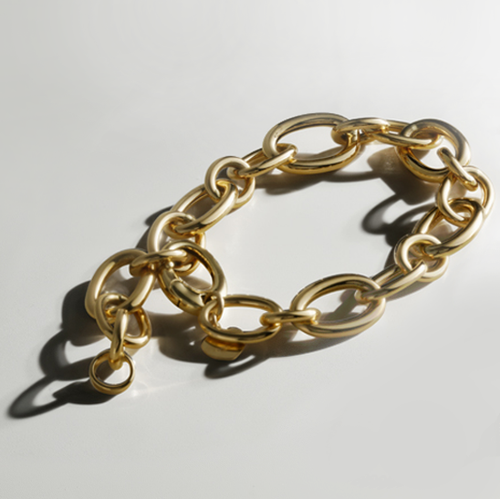 Bold bracelet in 18K yellow gold, featuring a mix of free oval and round links, adjustable up to 8.25 inches with a large oval lobster clasp, weighing approximately 12.70gr, embodying elegance and craftsmanship from Italy.