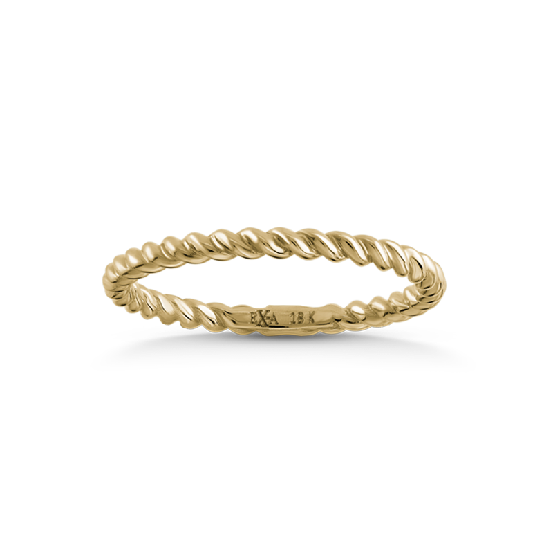 Elegant ring in 18K yellow gold, featuring a lightweight and textured twisted wire design, offering a subtle and refined look, perfect for ring stacking or wearing alone.